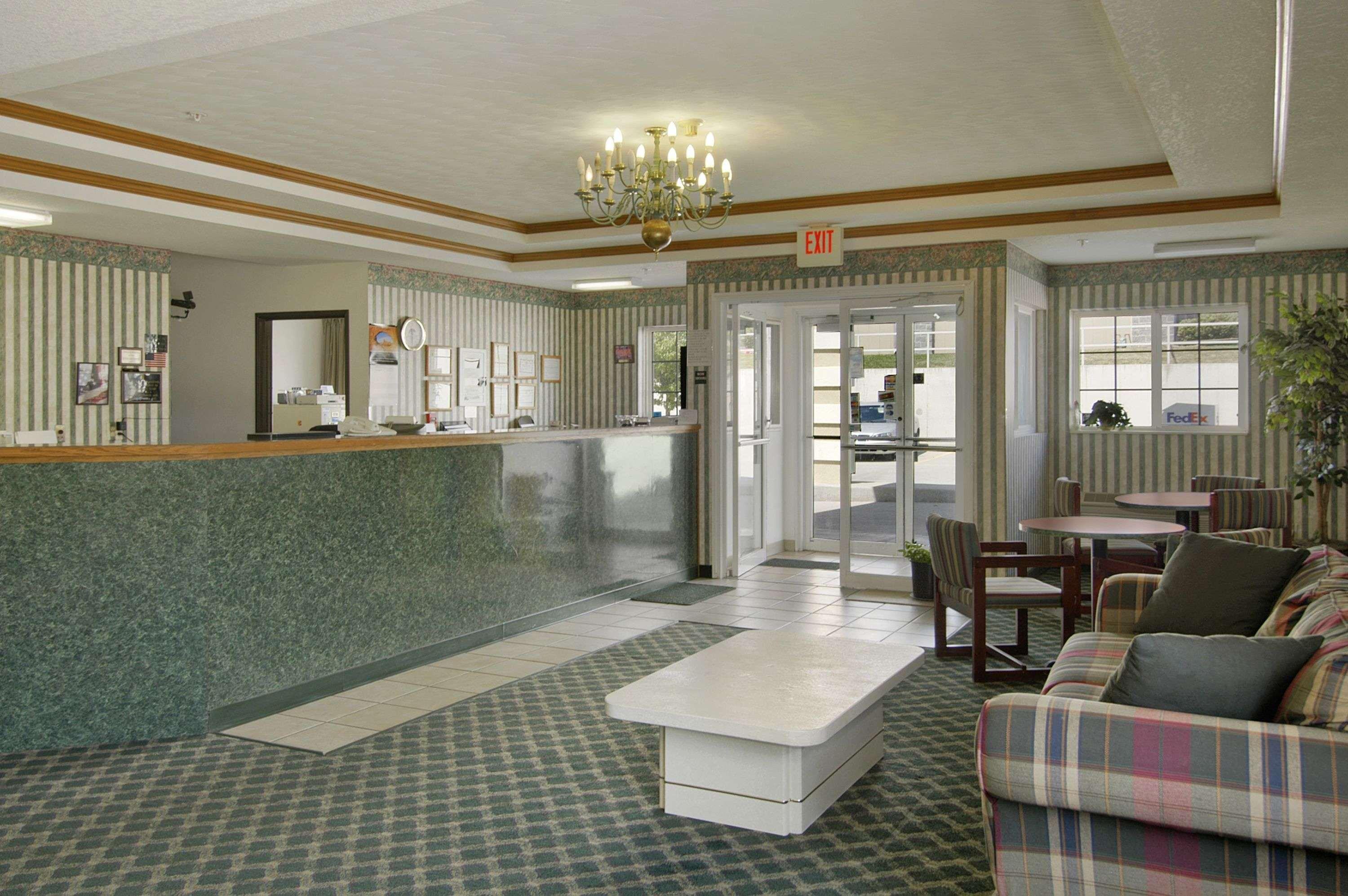 Super 8 By Wyndham De Soto Hotel Exterior photo