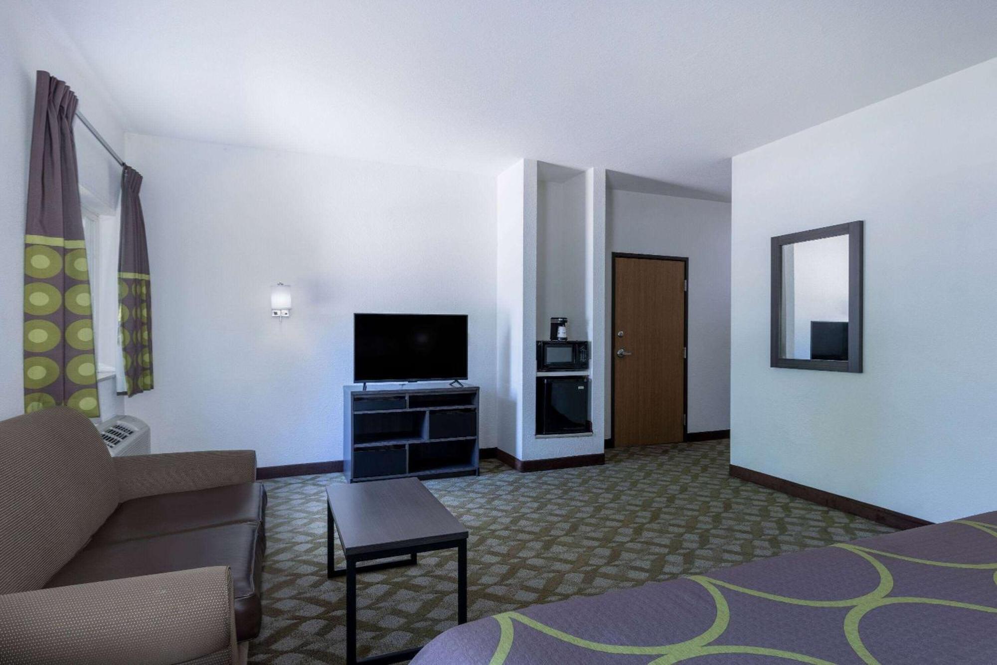 Super 8 By Wyndham De Soto Hotel Exterior photo