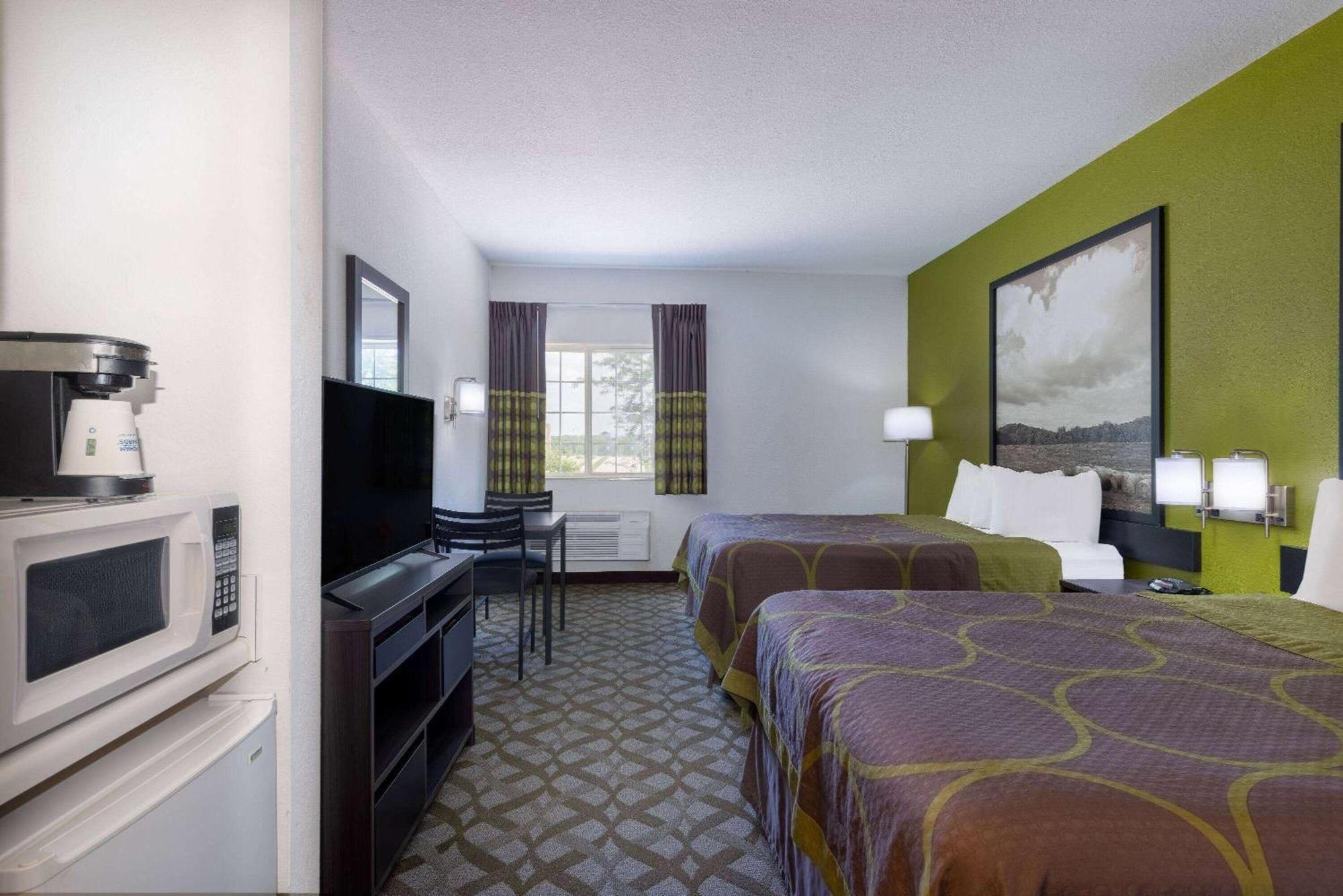 Super 8 By Wyndham De Soto Hotel Exterior photo