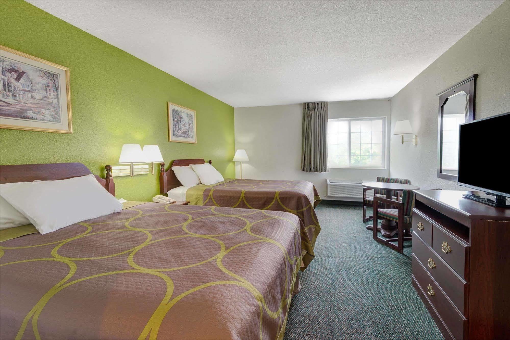 Super 8 By Wyndham De Soto Hotel Exterior photo